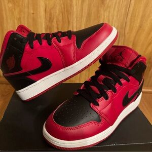 Nike Air Jordan 1 Mid reverse Bred Red/Black, size 5.5Y Rare